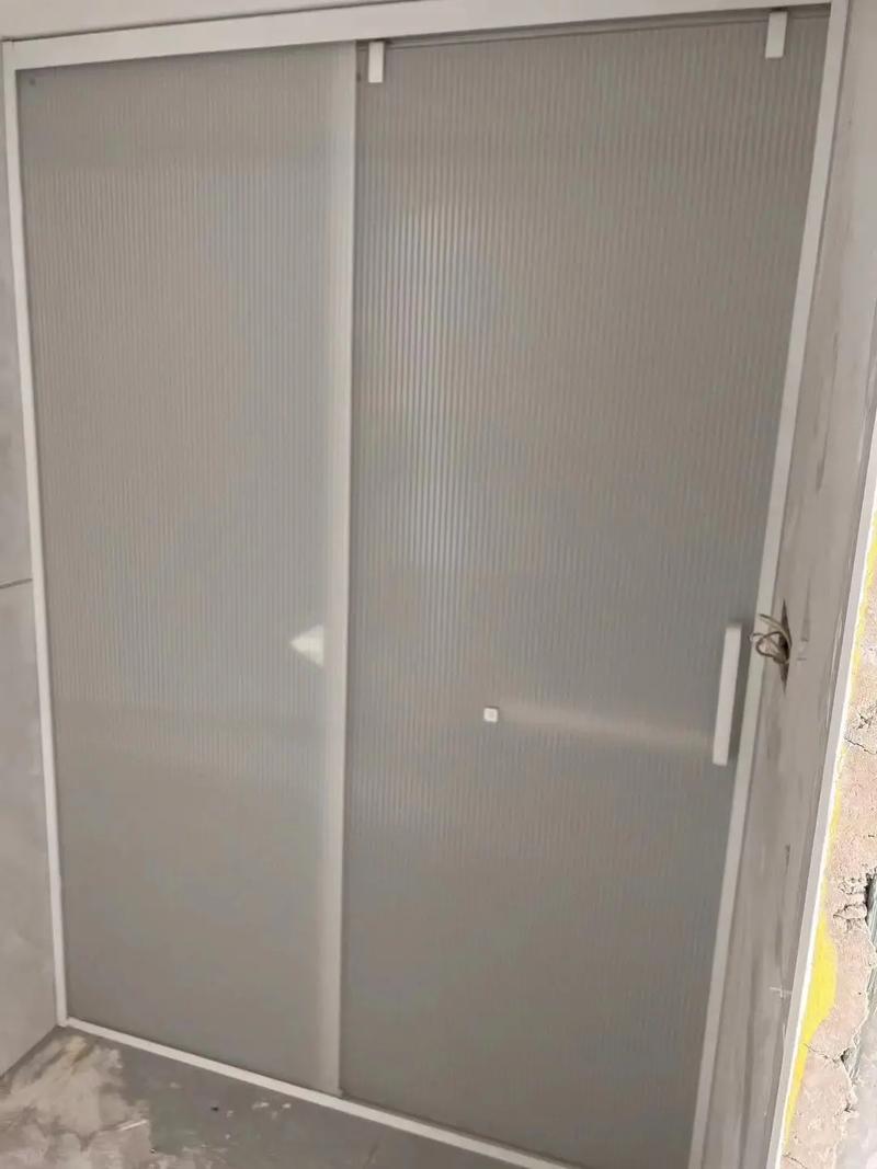 白色淋浴房 超白長虹玻璃磨砂，打造高級感與通透兼?zhèn)涞男l(wèi)浴空間